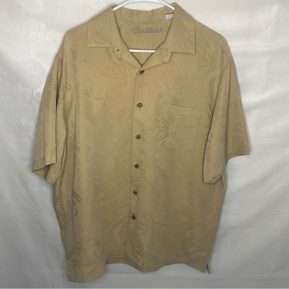 Caribbean Men Large Beige Hawaiian Camp Shirt Peach Floral Palm Leaf Textured